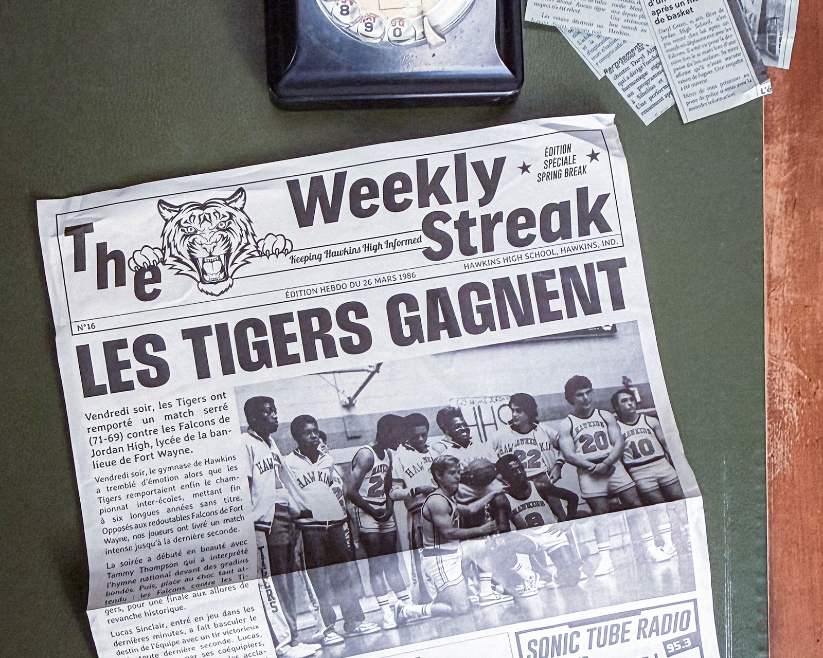 Journal fictif créé pour le jeu narratif Dossiers Criminels x Stranger Things (Zompa Design, 2025)